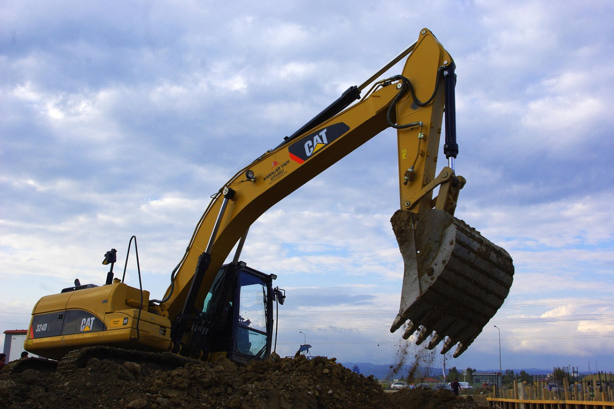 Excavator lifting soil